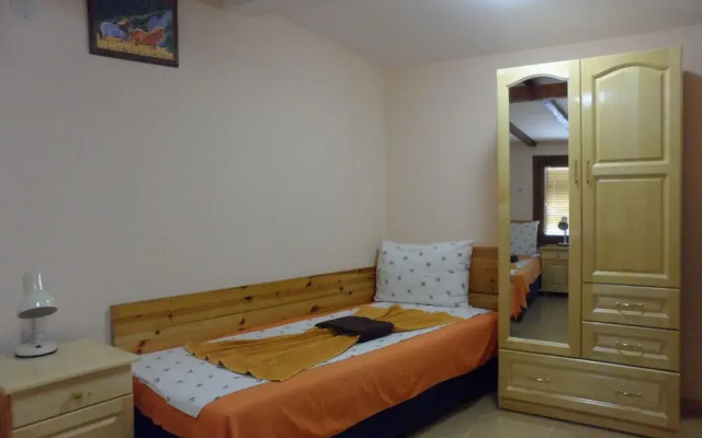Hotel Varusha