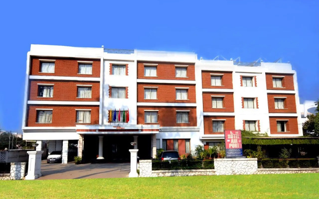 The Hotel Airport