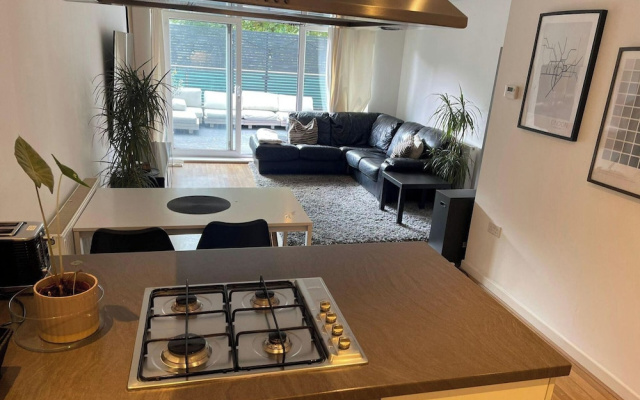 Cosy one Bedroom With Roof Terrace - London Charm
