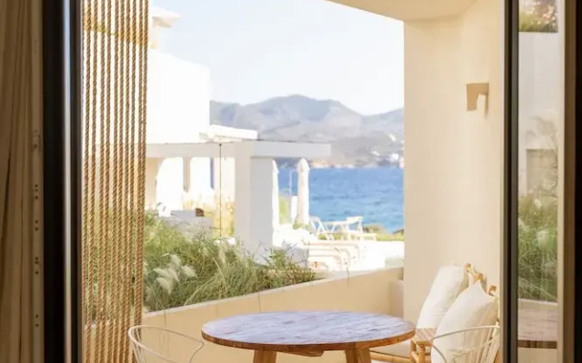 White Pebble Suites