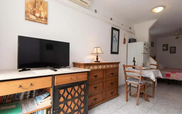 Santa Maria 131 - Studio with air conditioning