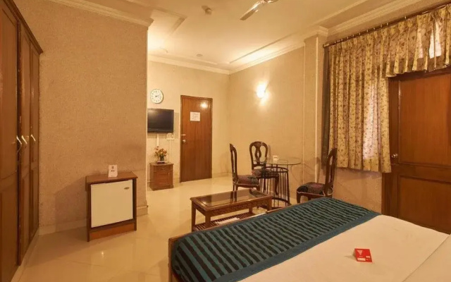 OYO 8535 Hotel Mayarch