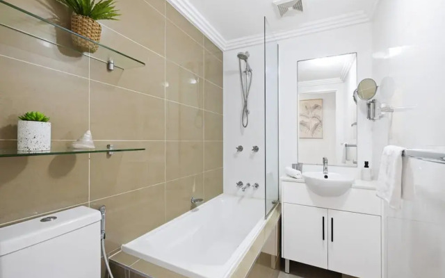 Bright 2-bed Apartment Near Narrabeen Beach