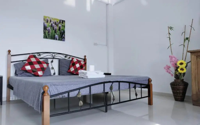 Lina Verano Guest House
