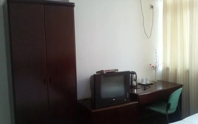 Jiangyan District Jingning Hotel