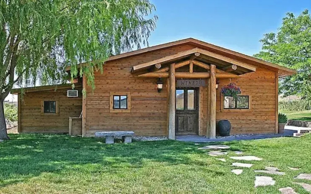 Thousand Springs Winery Bed and Breakfast