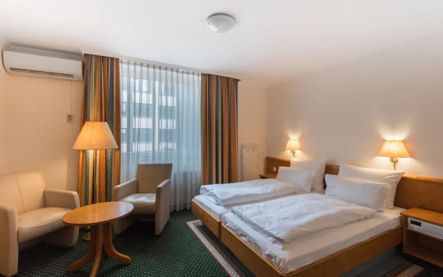 Hotel Belmont Classic