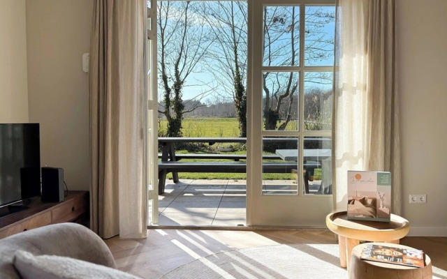 Villa With Expansive Sunny Garden