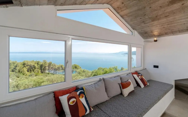 Amazing Home in Blato with Hot Tub, WiFi & 5 Bedrooms