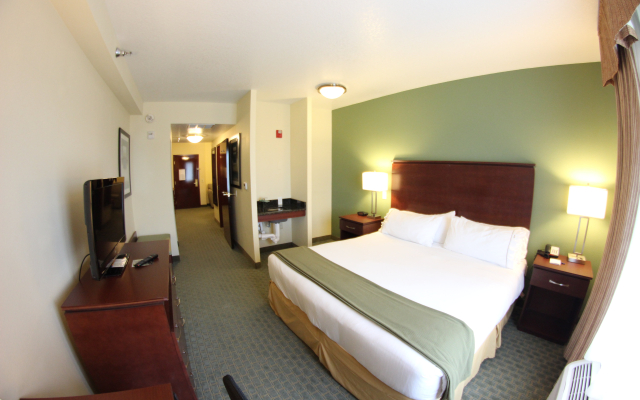 Holiday Inn Express & Suites Cocoa by IHG