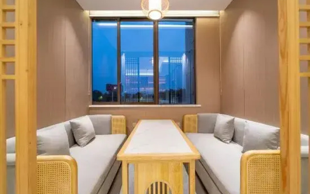 Ling Yun Hua Guan Hotel