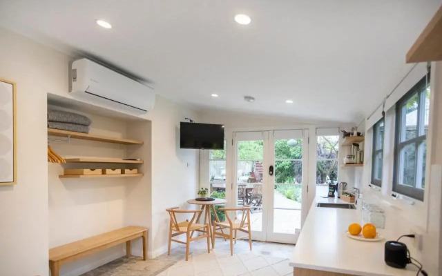Silk Tree Studio - Steps to Cook Park - Central
