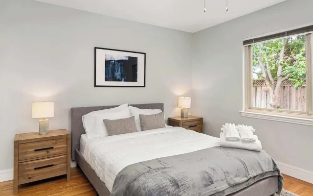 Marbella Lane Impeccable 3BR Delightful Escape