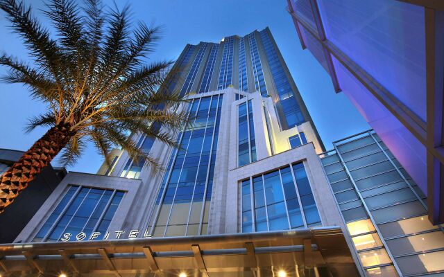 Отель Sofitel Sukhumvit Бангкок вид на фасад