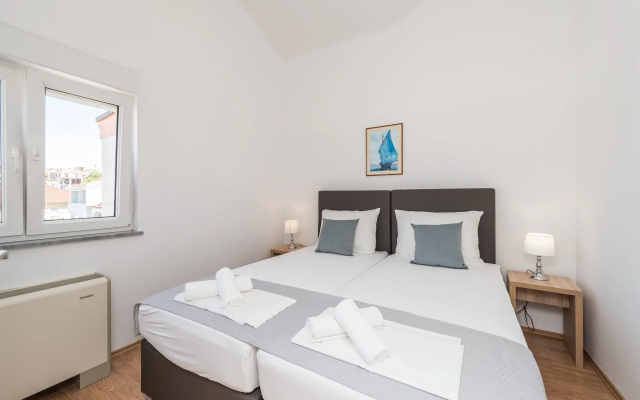 Apartment Rafaela 220m from the beach