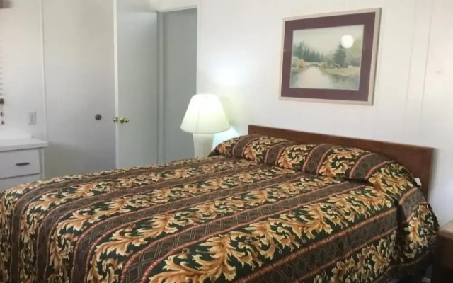 Ski's Western Motel