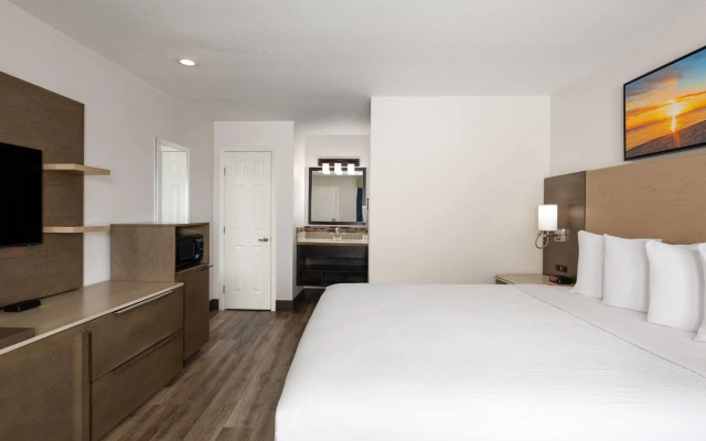 Days Inn by Wyndham Monterey Downtown