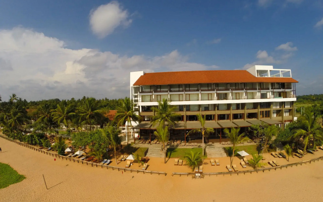Курортный отель Pandanus Beach Resort & Spa