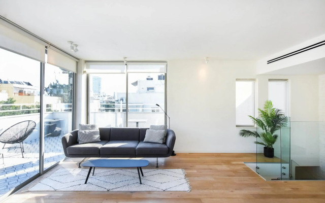 Authentic 3BR Penthouse in Ben Gurion by HolyGuest