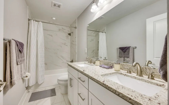 Pet-friendly Townhome, 1 Mi to Southbank Riverwalk
