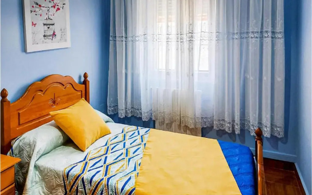 Amazing apartment in Fisterra with 4 Bedrooms and WiFi