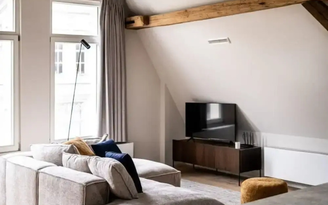 City-view Loft With Wooden Beams and Mezzanine
