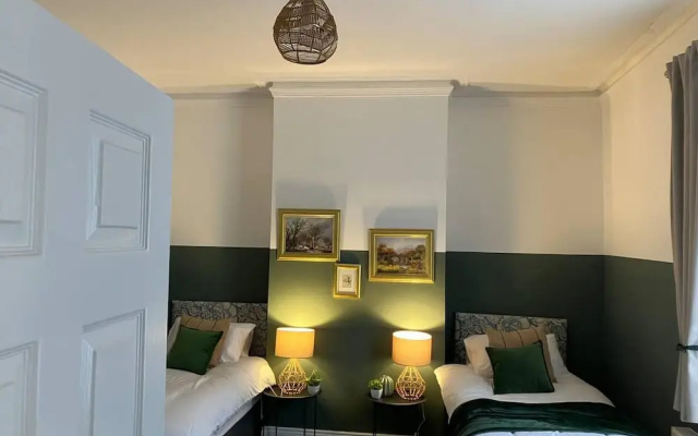 Rose Cottage - 5 Person, City Centre With Parking