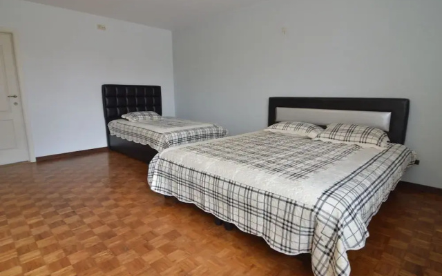 Charming Holiday Home with Hot Tub in Bree