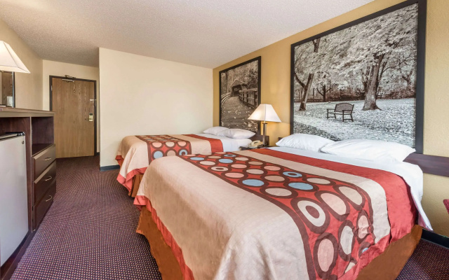 Super 8 by Wyndham Franklin/Middletown Area