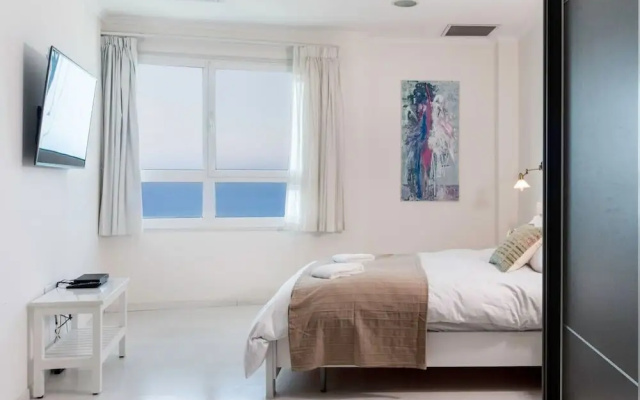 Luxurious 90sqm 2BR Beach Front