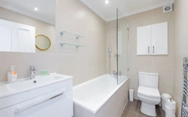 Beautiful Hampstead Home RH6