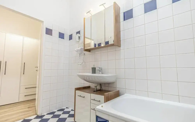 Modern 1BR With 1LR Long Stay in Vienna