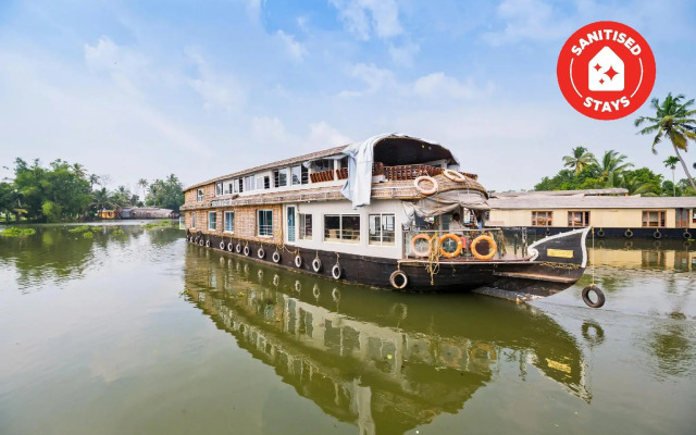 OYO 24611 Houseboat Water Cruise Sharing