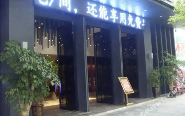 Guiding Hongtu Business Hotel