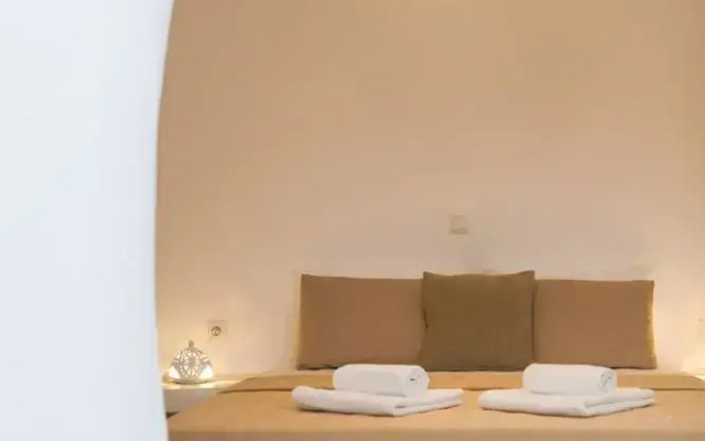 Finikia Oia Suites