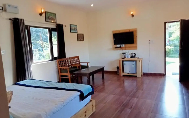 Rhea Safari Lodge