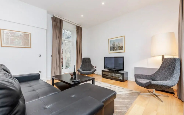 Stylish 3 Bed 3 bath in Kens High St