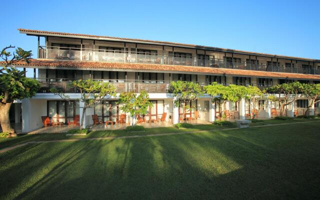 Отель Avani Bentota Resort Шри-Ланка, Бентота - 2 отзыва об отеле, цены и фото номеров - забронировать отель Avani Bentota Resort онлайн вид на фасад