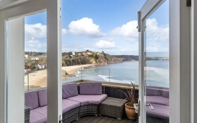 Royal Victoria Court 11 - Sea and Harbour Views