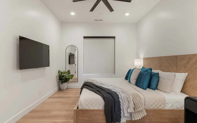 Pickleball Penthouse 10 Bedroom Home