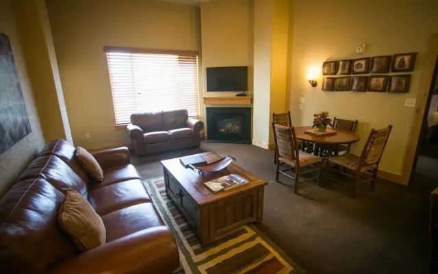 Large Condo, Steps Away from Canyons Village by RedAwning