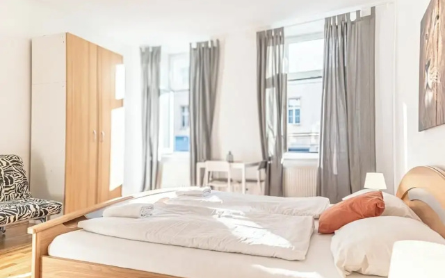 3BR Belvedere Bookable for Long Stays