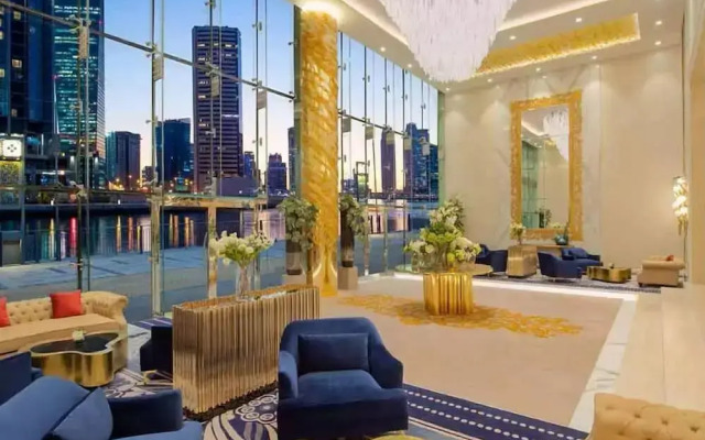 Stunning 2BR with Balcony-Canal View