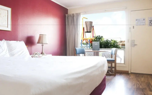 Flamingo Motel & Suites