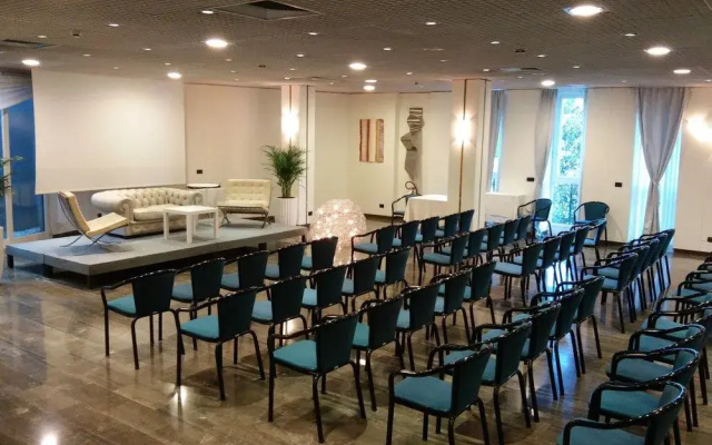 Отель B&B HOTEL Fabriano Janus