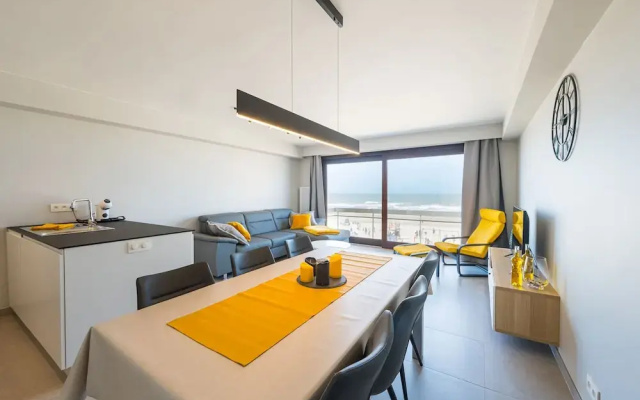 Apartment With 3 Bedrooms and sea View