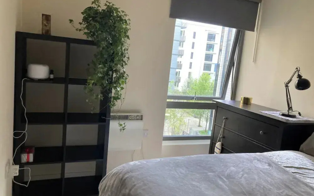 Bright London Retreat Near North Acton Tube