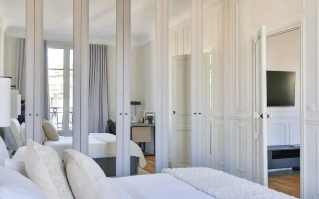Design Passy Terrace 2 Bedroom Apt With Balcony in Paris