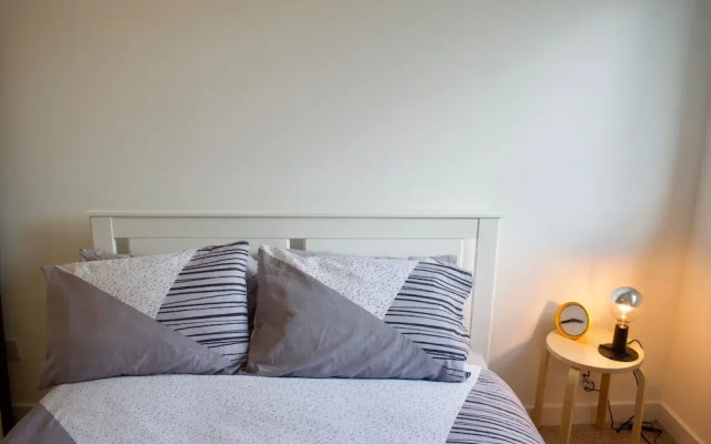 Bright and Welcoming 2 Bedroom Leith Flat