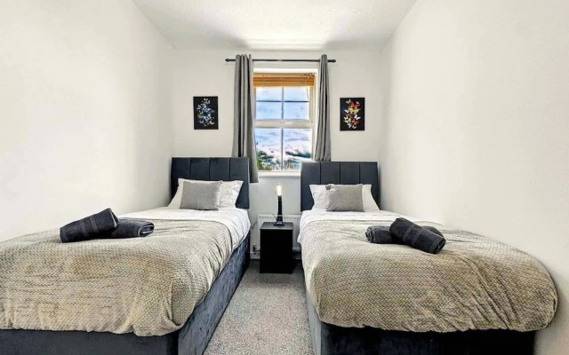 Oakwood House 6 Bed 11 Sleeps Garden-free Parking